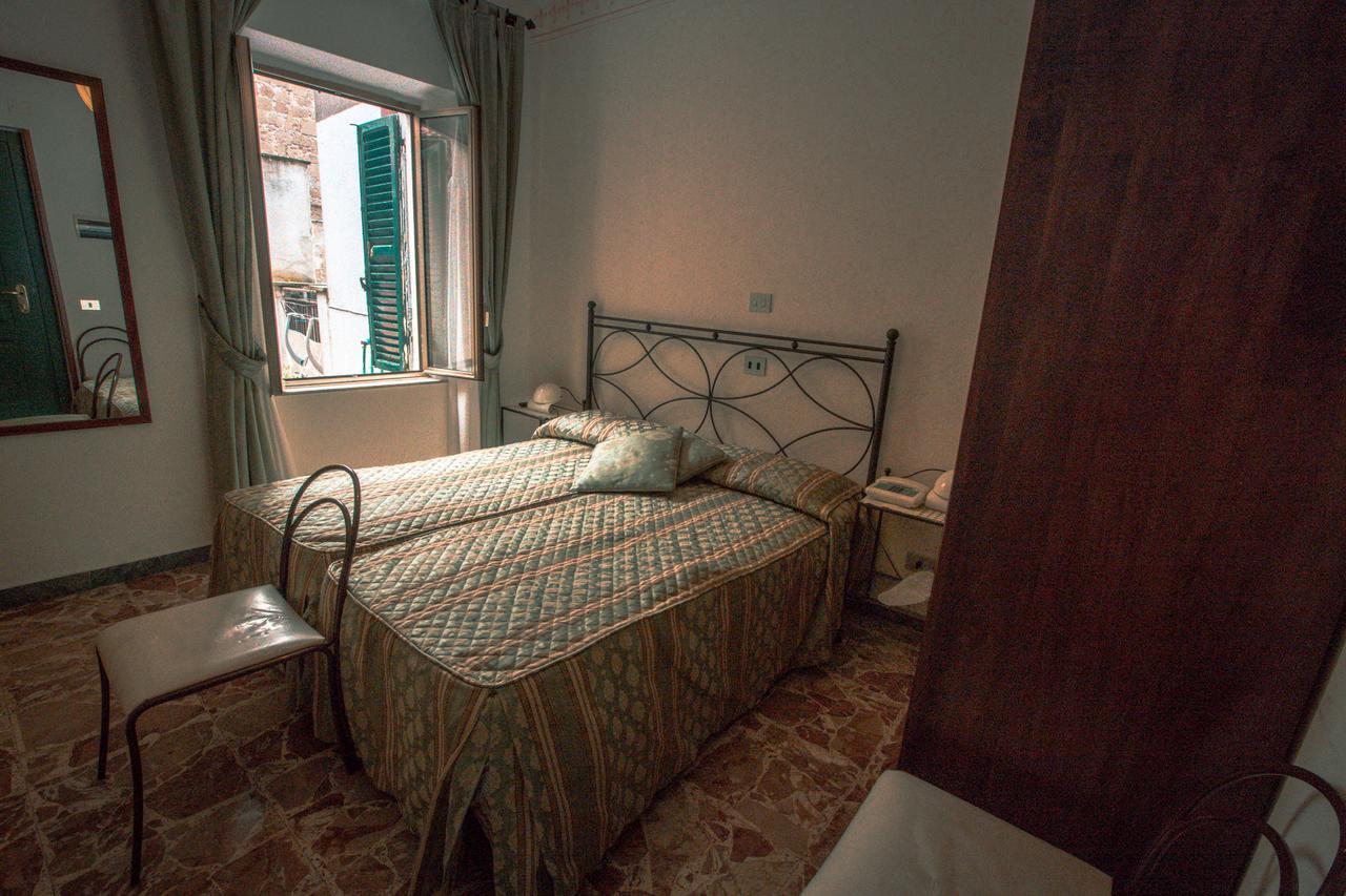 Albergo Guastini Pitigliano Bagian luar foto
